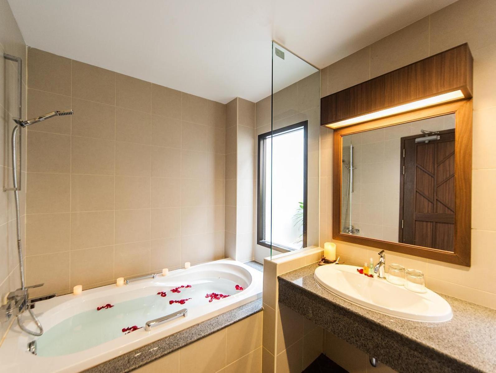 Aparthotel Ratana Hill Patong Exterior foto